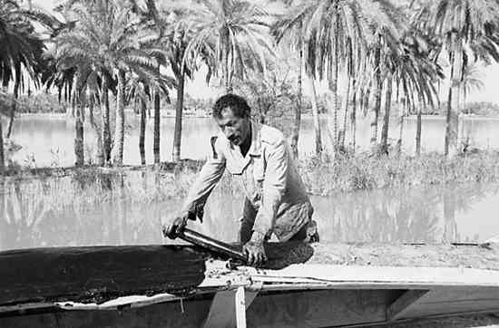 boatman.jpg (26714 bytes)